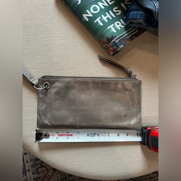 HOBO Vida clutch in Stone. Real leather. - Picture 5 of 8